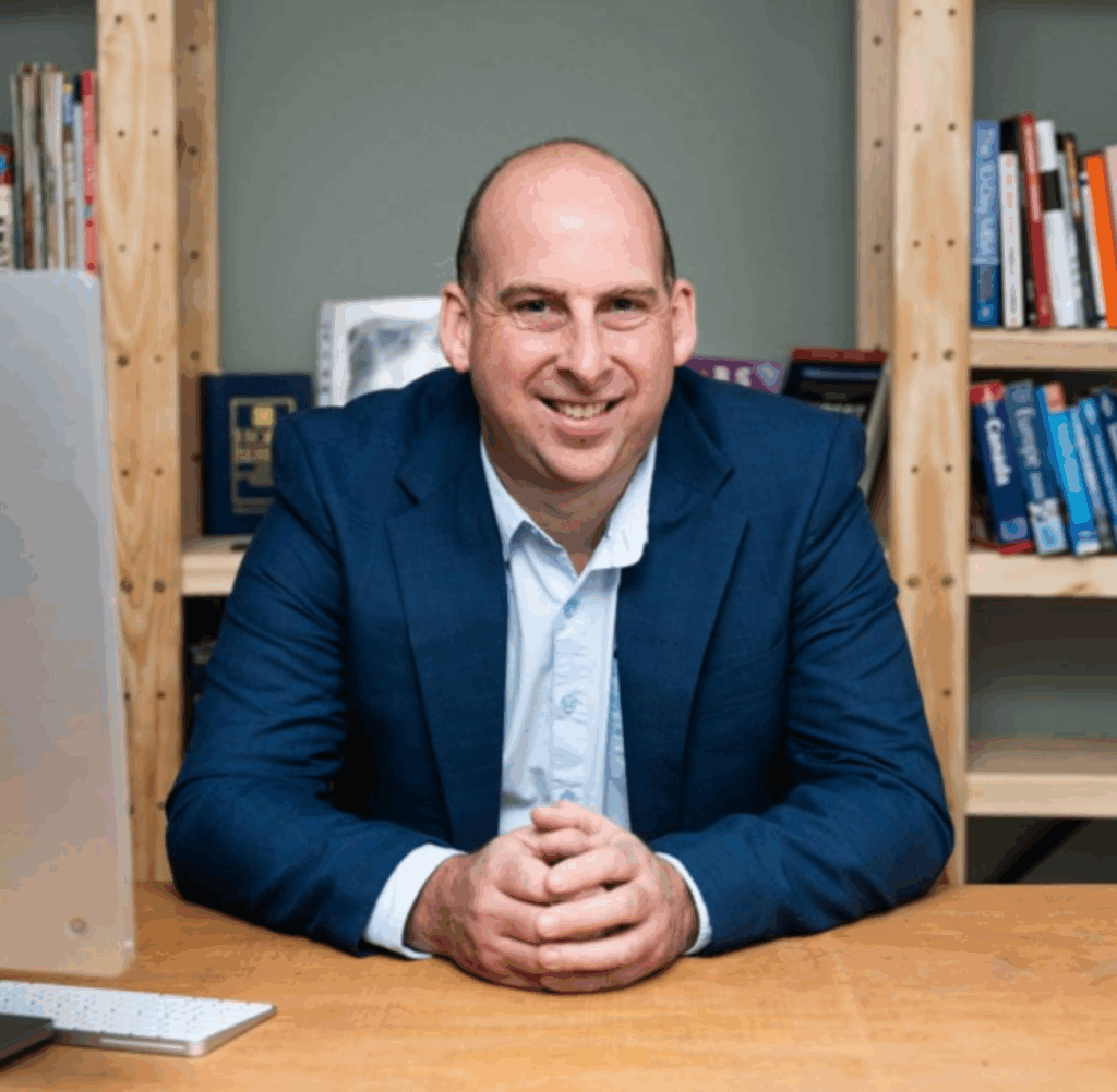 Rob Yates, an Elite Performance Coach for The High-Carat Club, providing expert guidance for luxury product entrepreneurs.