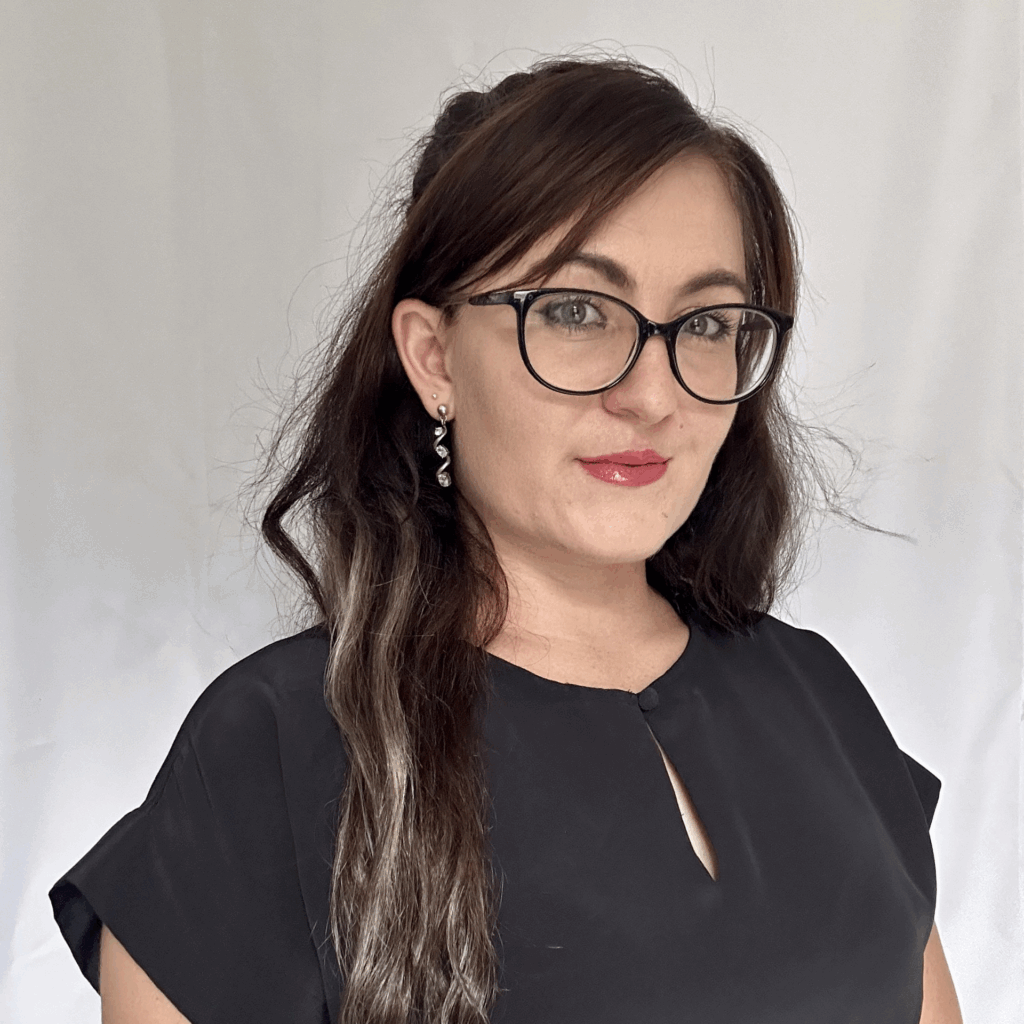 Roelien Riekert, co-founder of The High-Carat Club, an award-winning jewelry designer and experienced manufacturer.